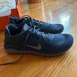 NIKE FREE RUN 2018 size 12.5 NEW